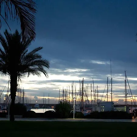 Playa Canet Отель Канет-де-Беренгер